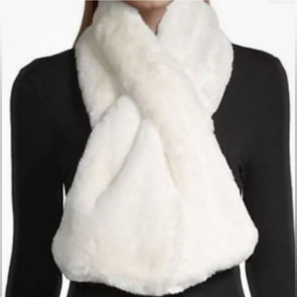 APPARIS Bambi Faux Fur Scarf NWT in the color Ivory